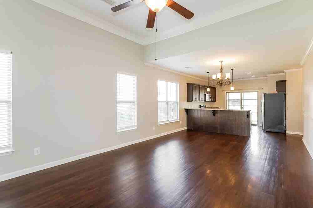 102 England Pl - Photo 3 of 16