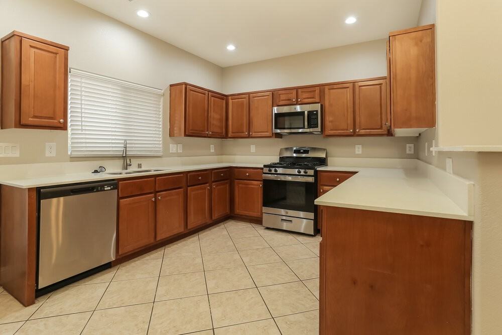 9007 Snowtrack Ave - Photo 6 of 17