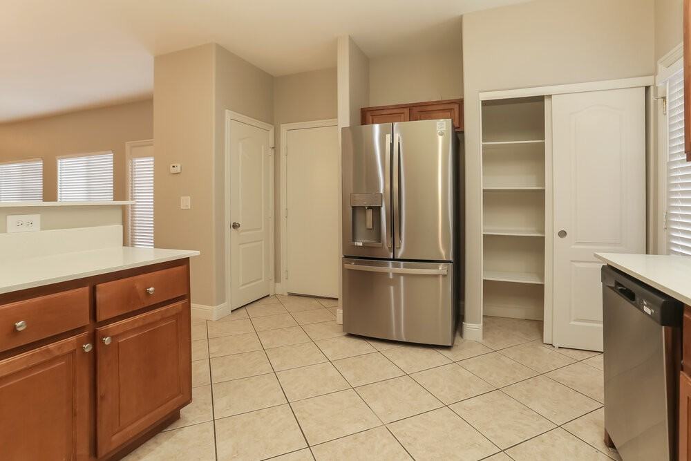 9007 Snowtrack Ave - Photo 7 of 17