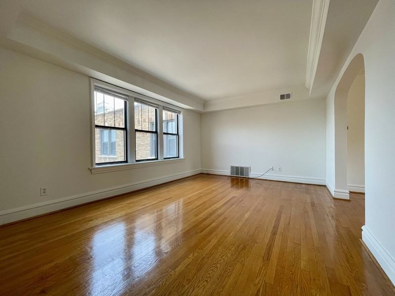 6240 Southwood Ave - Photo 3 of 15