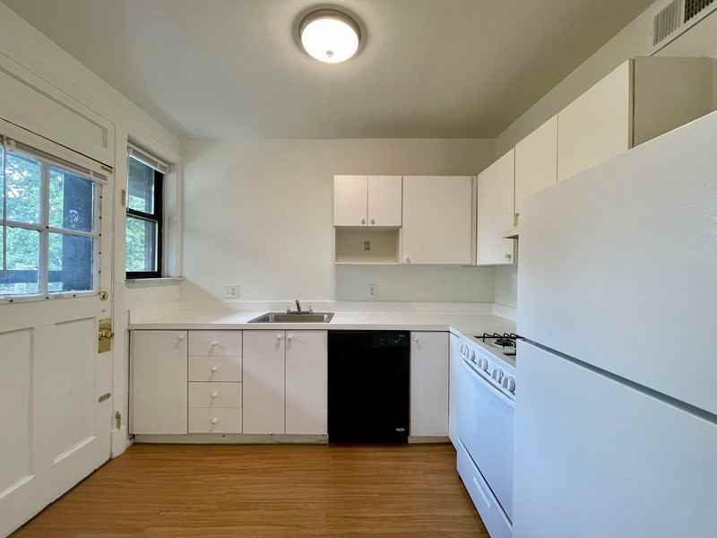 6240 Southwood Ave - Photo 6 of 15