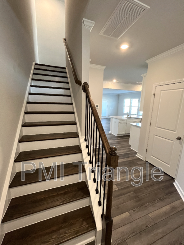 5049 Tura St - Photo 4 of 24