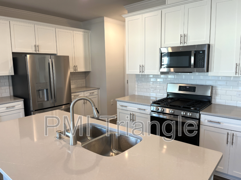 5049 Tura St - Photo 6 of 24