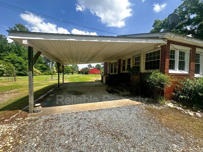 4471 Rains Crossroads Rd - Photo 7 of 16