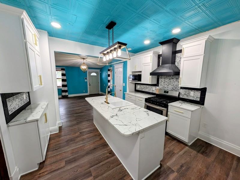 517 1st Ave W - Photo 3 of 18