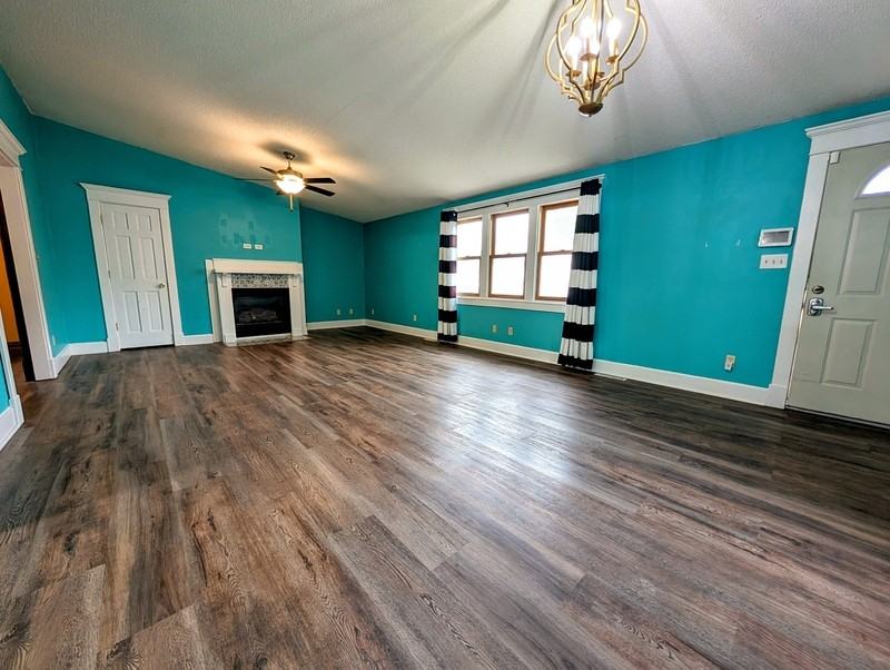 517 1st Ave W - Photo 5 of 18
