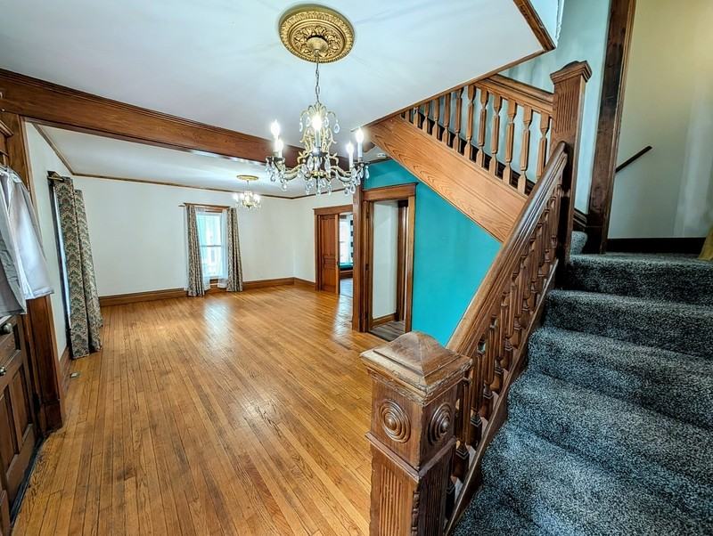 517 1st Ave W - Photo 6 of 18