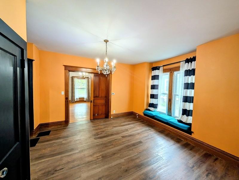 517 1st Ave W - Photo 7 of 18