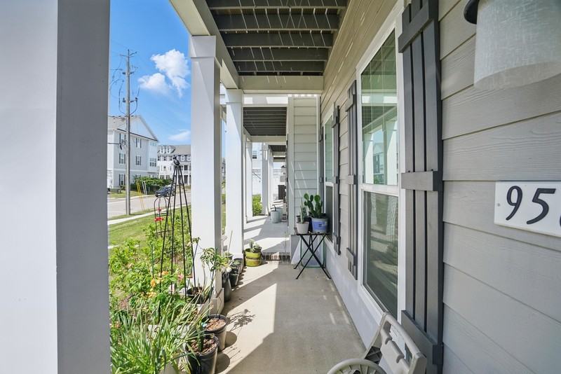 9568 21st Bay St - Photo 3 of 35