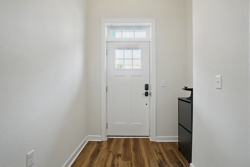 9568 21st Bay St - Photo 4 of 35