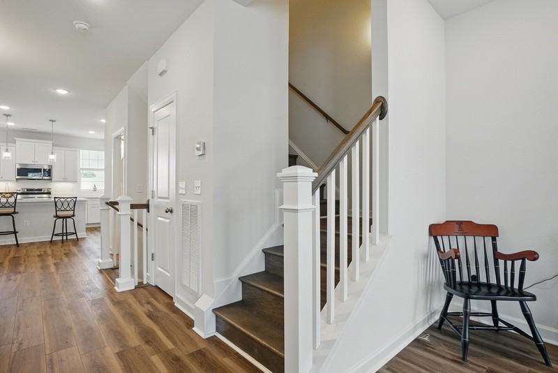 9568 21st Bay St - Photo 6 of 35