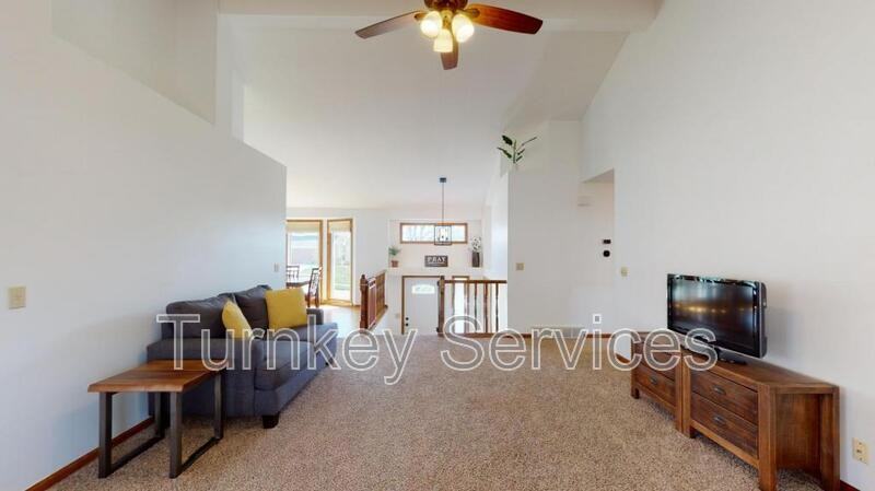 204 Summerset Dr - Photo 4 of 19