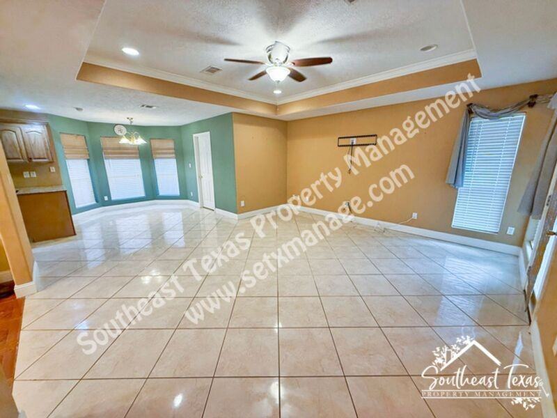 7425 Wooded Creek Dr - Photo 3 of 20