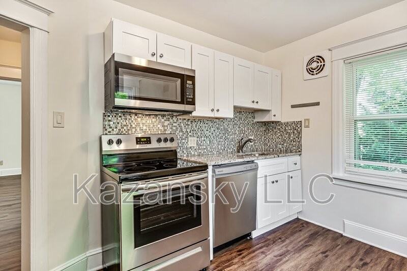 2477 Brookdale Ave - Photo 2 of 14