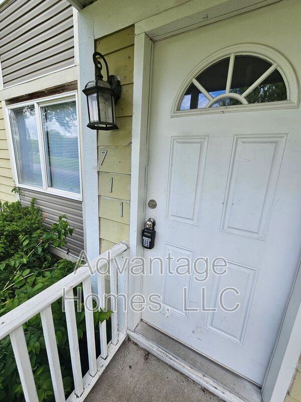 711 N 70th Ter - Photo 2 of 29