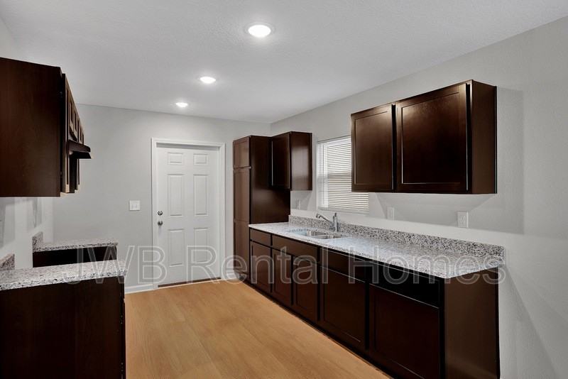 2117 Moncrief Rd - Photo 2 of 15