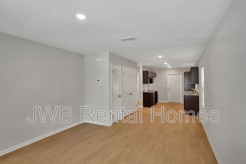 2117 Moncrief Rd - Photo 4 of 15