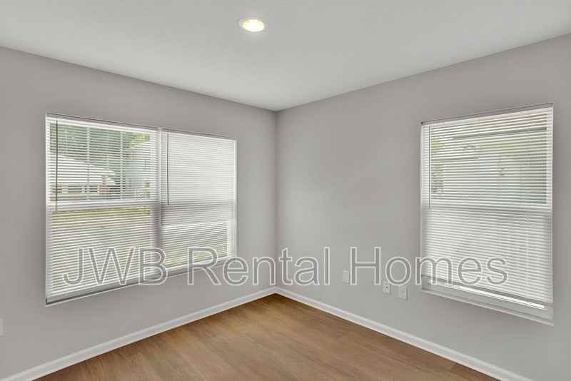 2117 Moncrief Rd - Photo 6 of 15