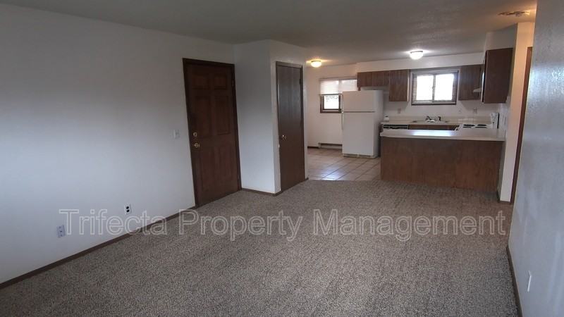 4953 Basswood Dr - Photo 3 of 12