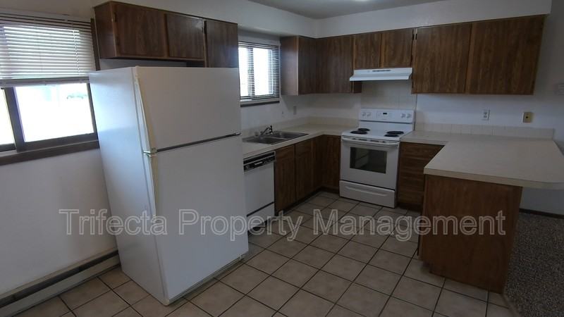 4953 Basswood Dr - Photo 6 of 12