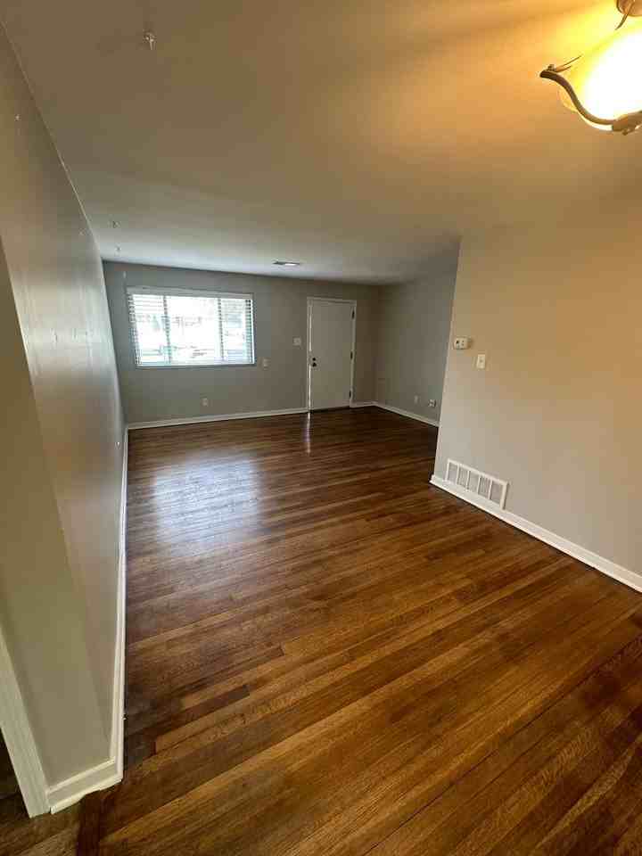 1065 Wilmore Rd - Photo 2 of 11