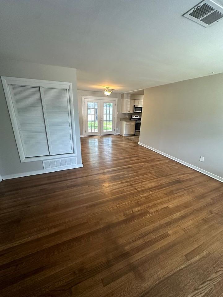 1065 Wilmore Rd - Photo 3 of 11