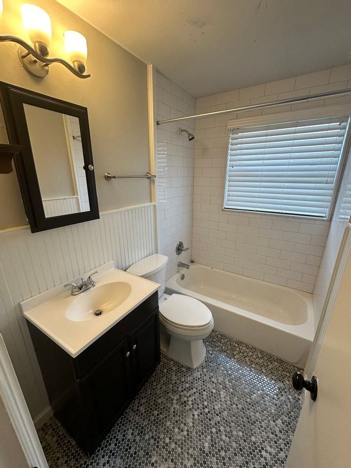 1065 Wilmore Rd - Photo 7 of 11