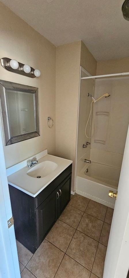 527 S Downs St - Photo 6 of 11