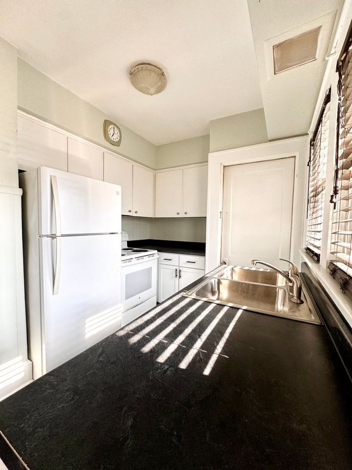 2201 College Ave - Photo 3 of 18