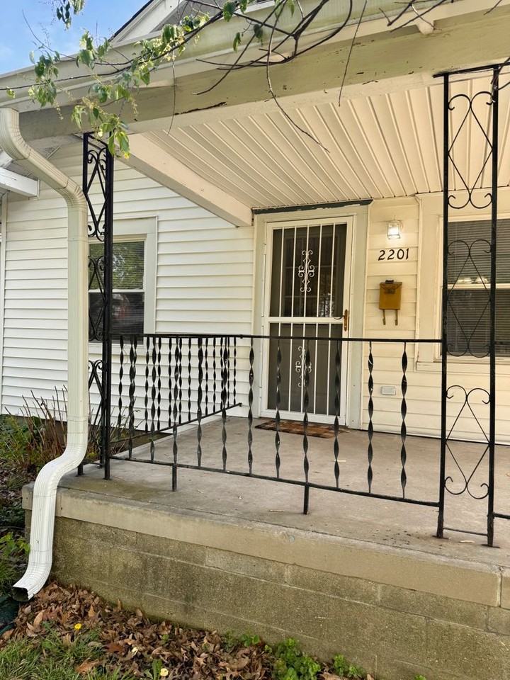 2201 College Ave - Photo 4 of 18
