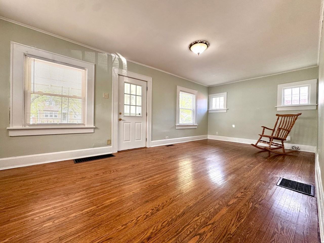 2201 College Ave - Photo 5 of 18