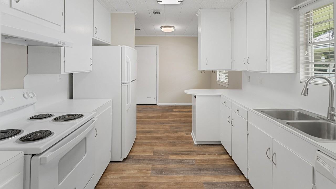 618 Kentucky Ave - Photo 2 of 9