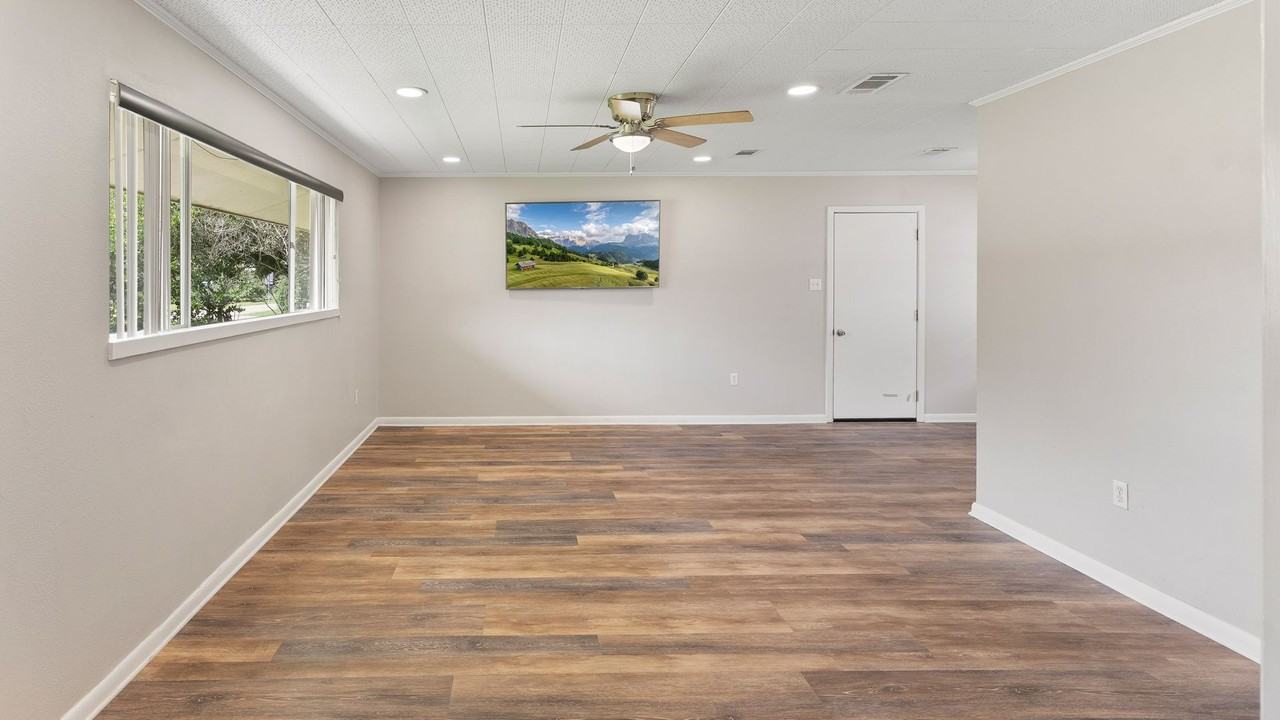618 Kentucky Ave - Photo 3 of 9
