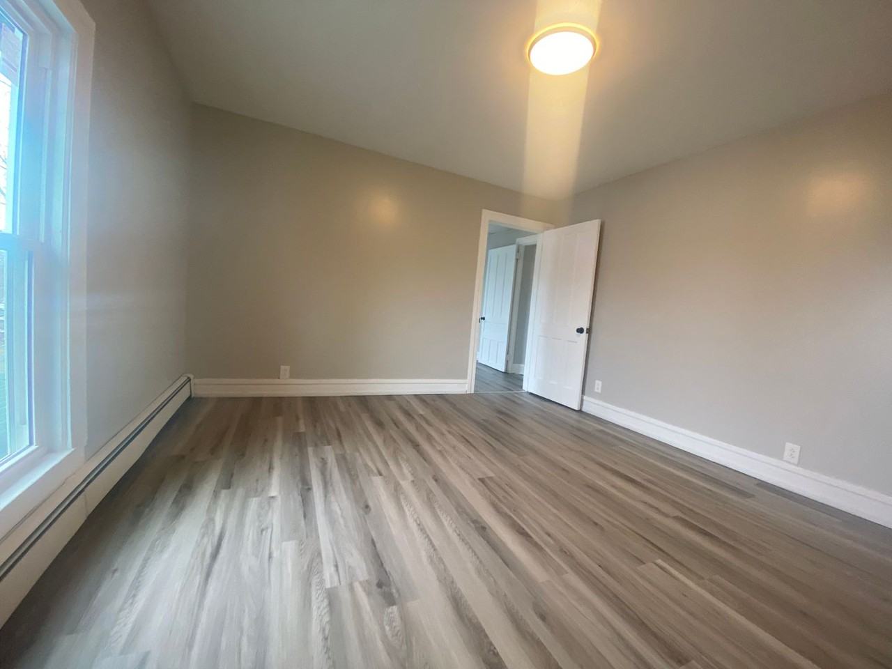 142 N Mechanic - Photo 7 of 34
