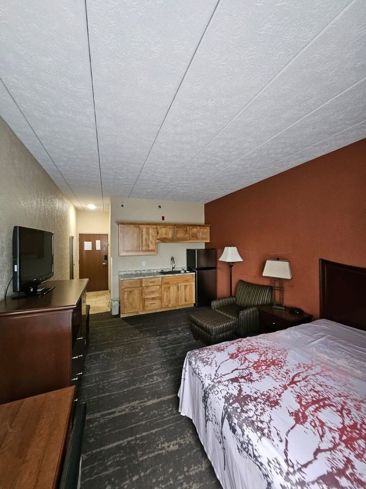 Premier Studio Apartments - Photo 5 of 12