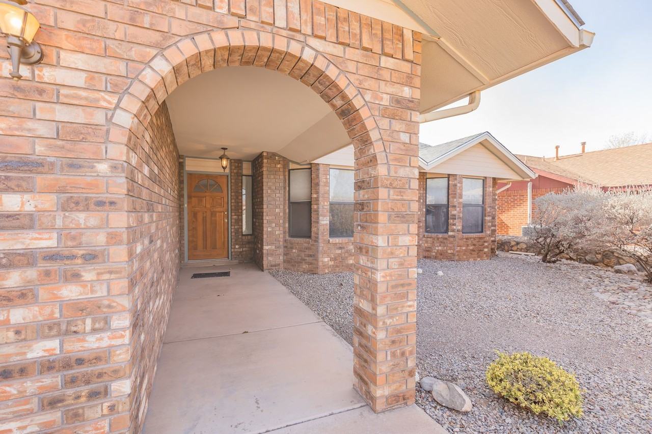 440 Glacier Dr - Photo 2 of 34