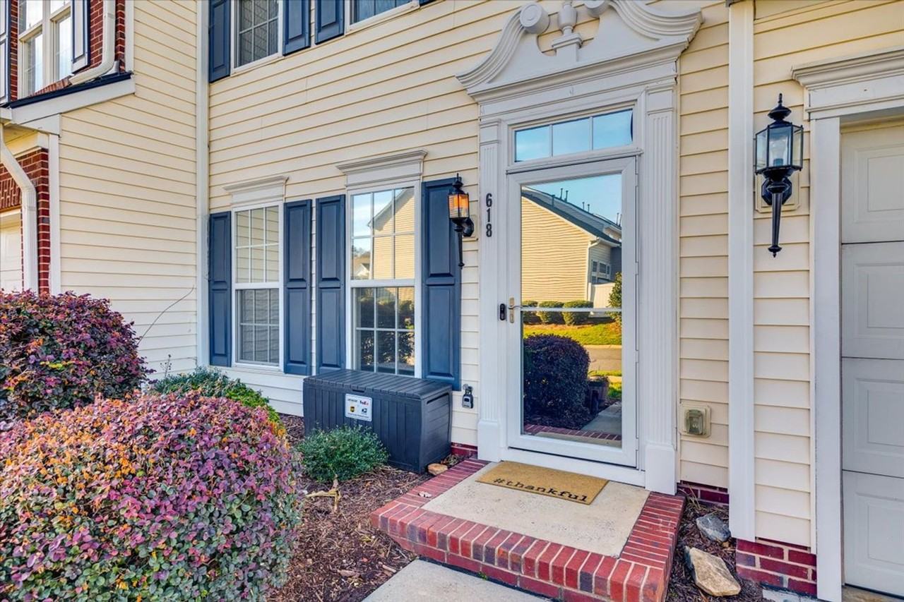 618 Bayou Cir - Photo 2 of 29