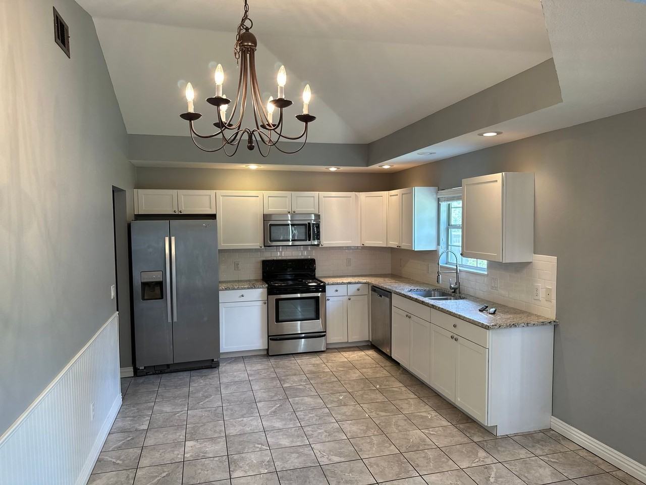 766 Terry Ave - Photo 3 of 22