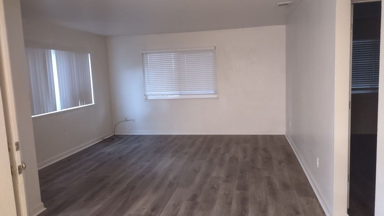 212 Ash St - Photo 2 of 6