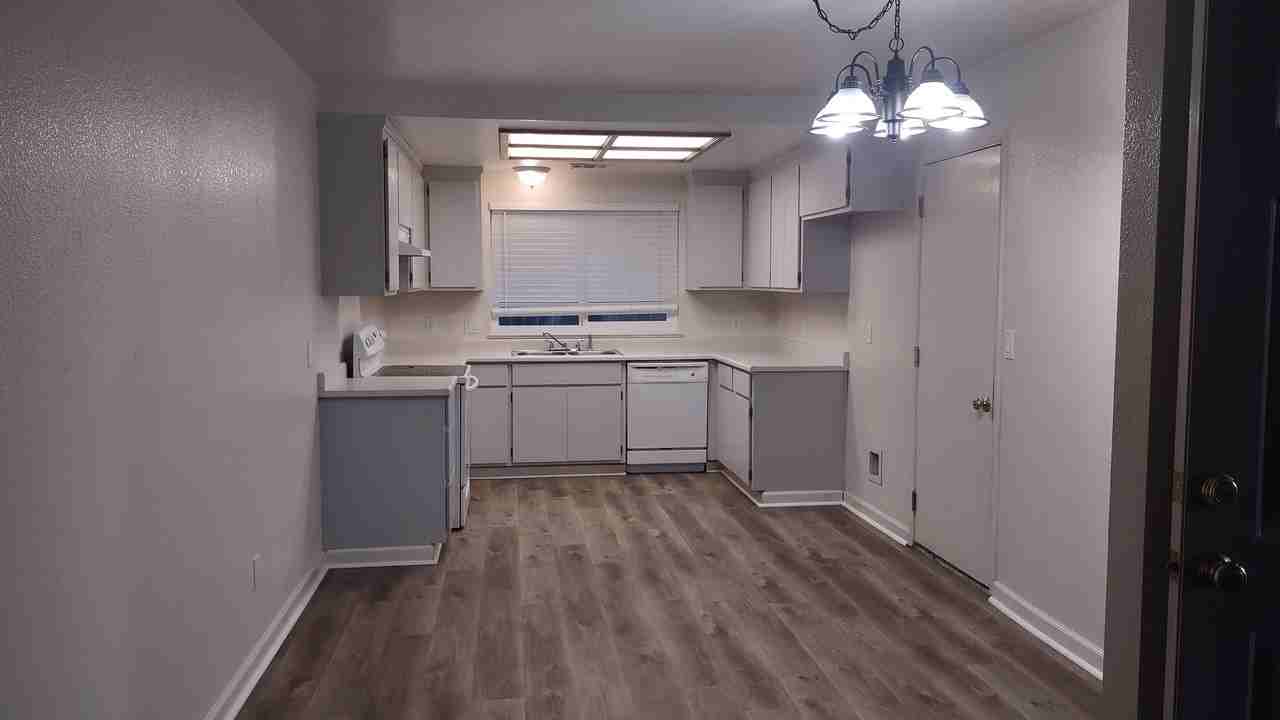 212 Ash St - Photo 3 of 6