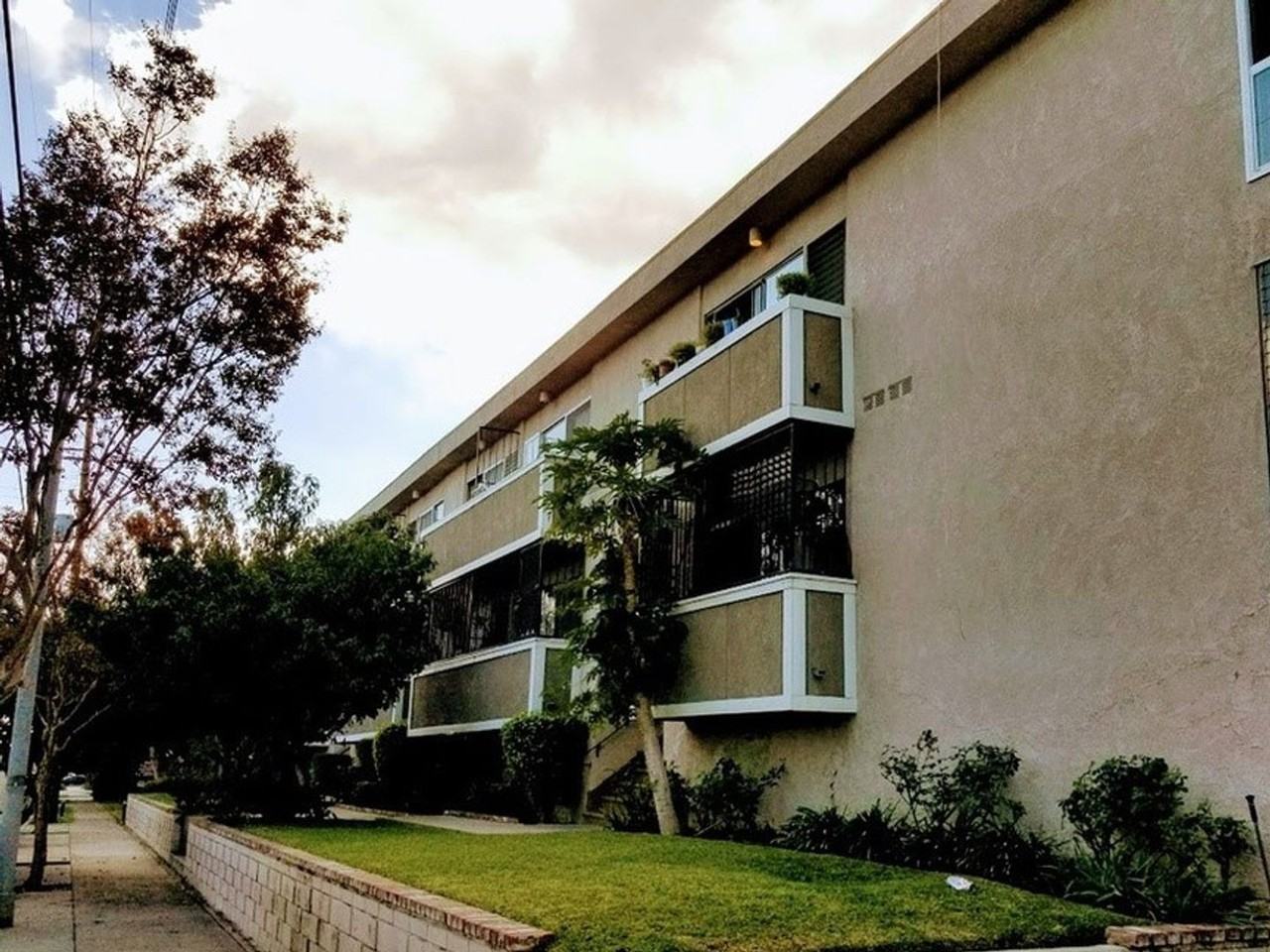 7461 Hazeltine Ave #16 - Photo 2 of 12