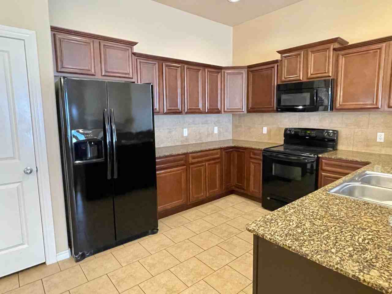 17605 Pond Walk Ct - Photo 4 of 18