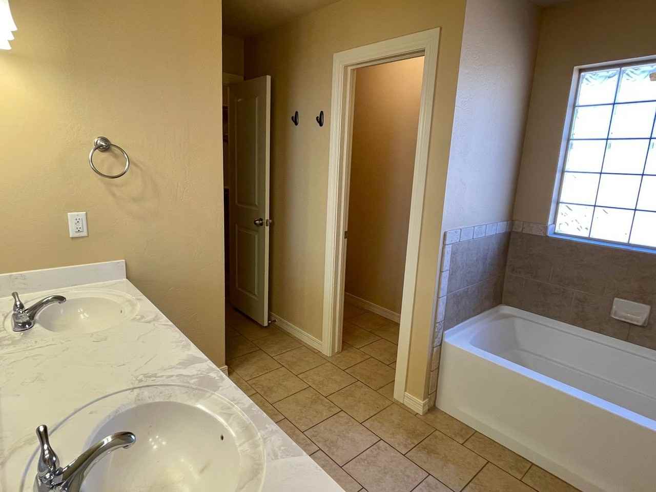17605 Pond Walk Ct - Photo 6 of 18