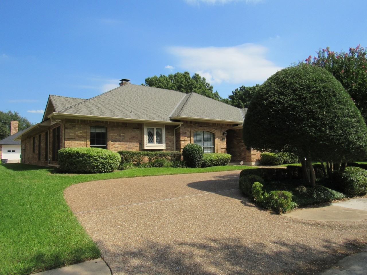 6711 Lovington Dr - Photo 3 of 50