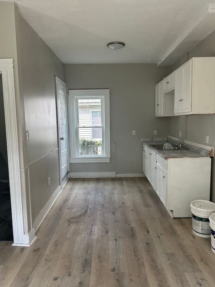 7130 Claasen Ave - Photo 3 of 12