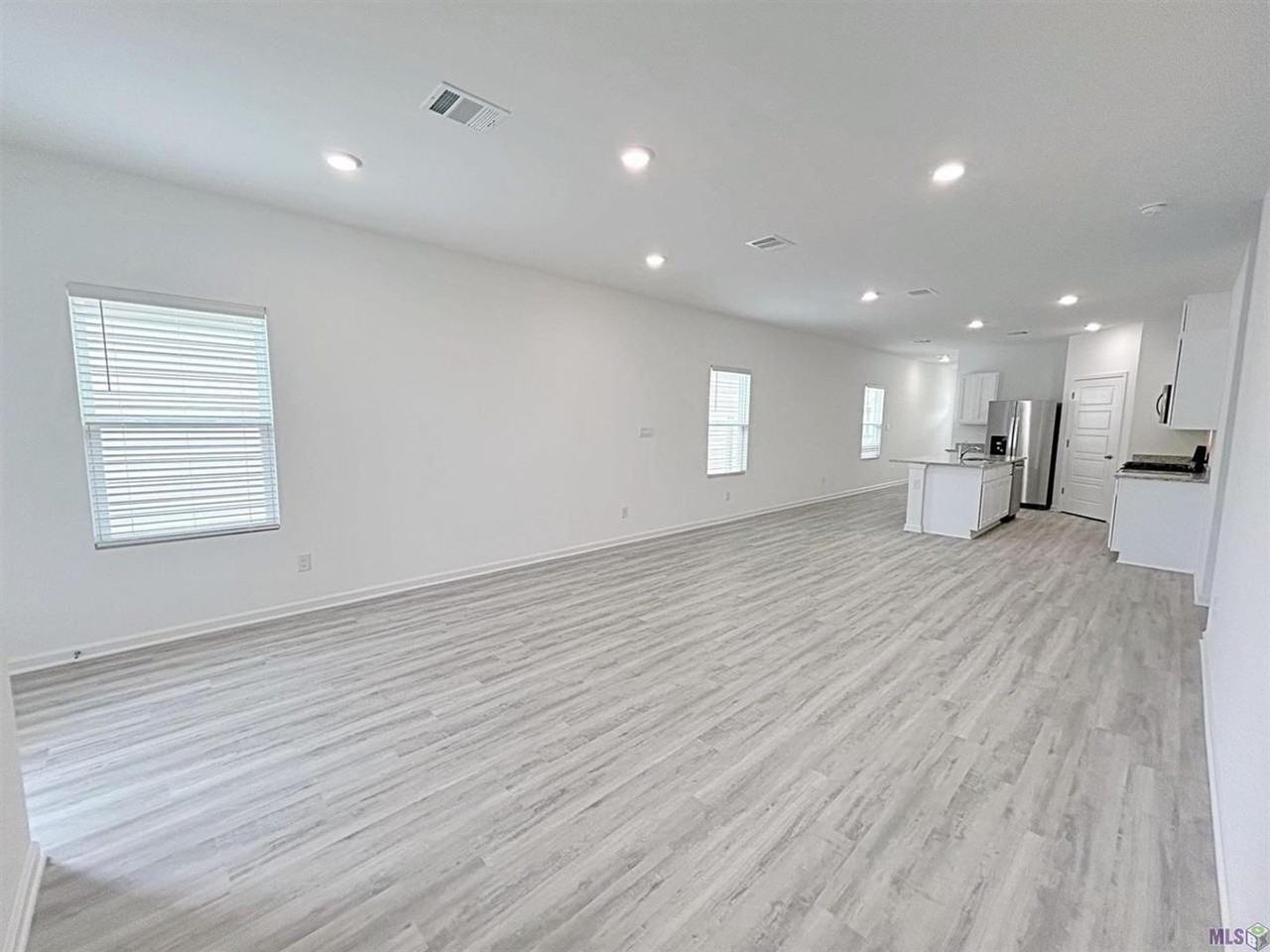 1237 Drago Dr - Photo 4 of 20