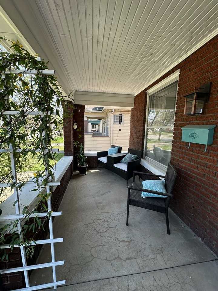 1320 Lydia St - Photo 2 of 18