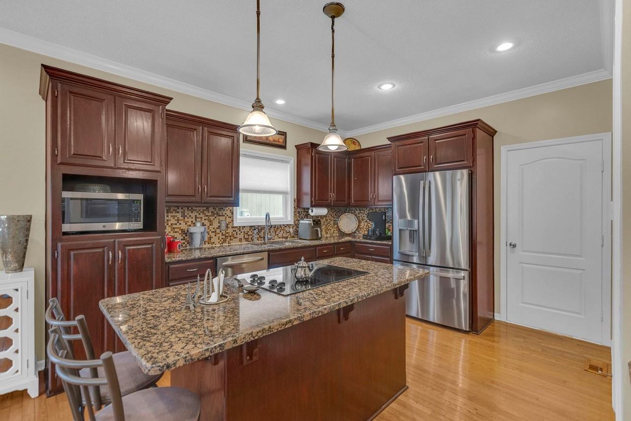 18135 W 159th Ter - Photo 5 of 31
