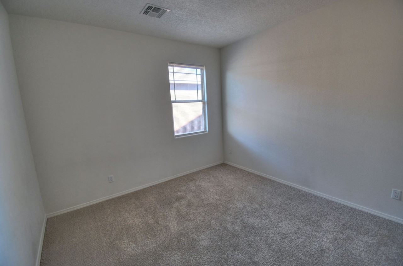 6244 Harrier Hawk Dr Ne - Photo 5 of 8