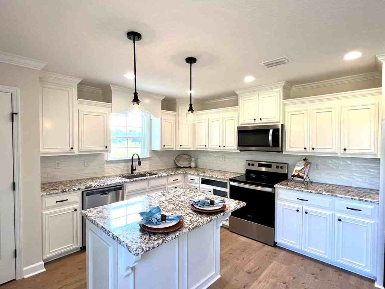4024 Landings Cir - Photo 2 of 11